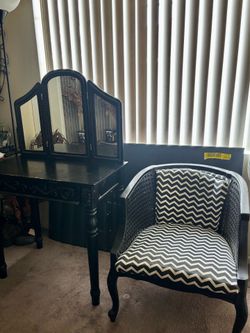 Vanity chair