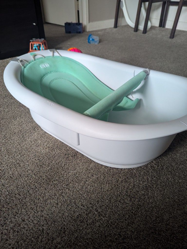 Frida 4-in-1 Grow With Me Bathtub 