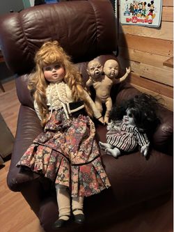 Halloween dolls decoration