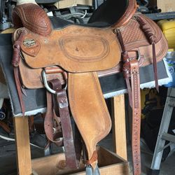 Saddle 