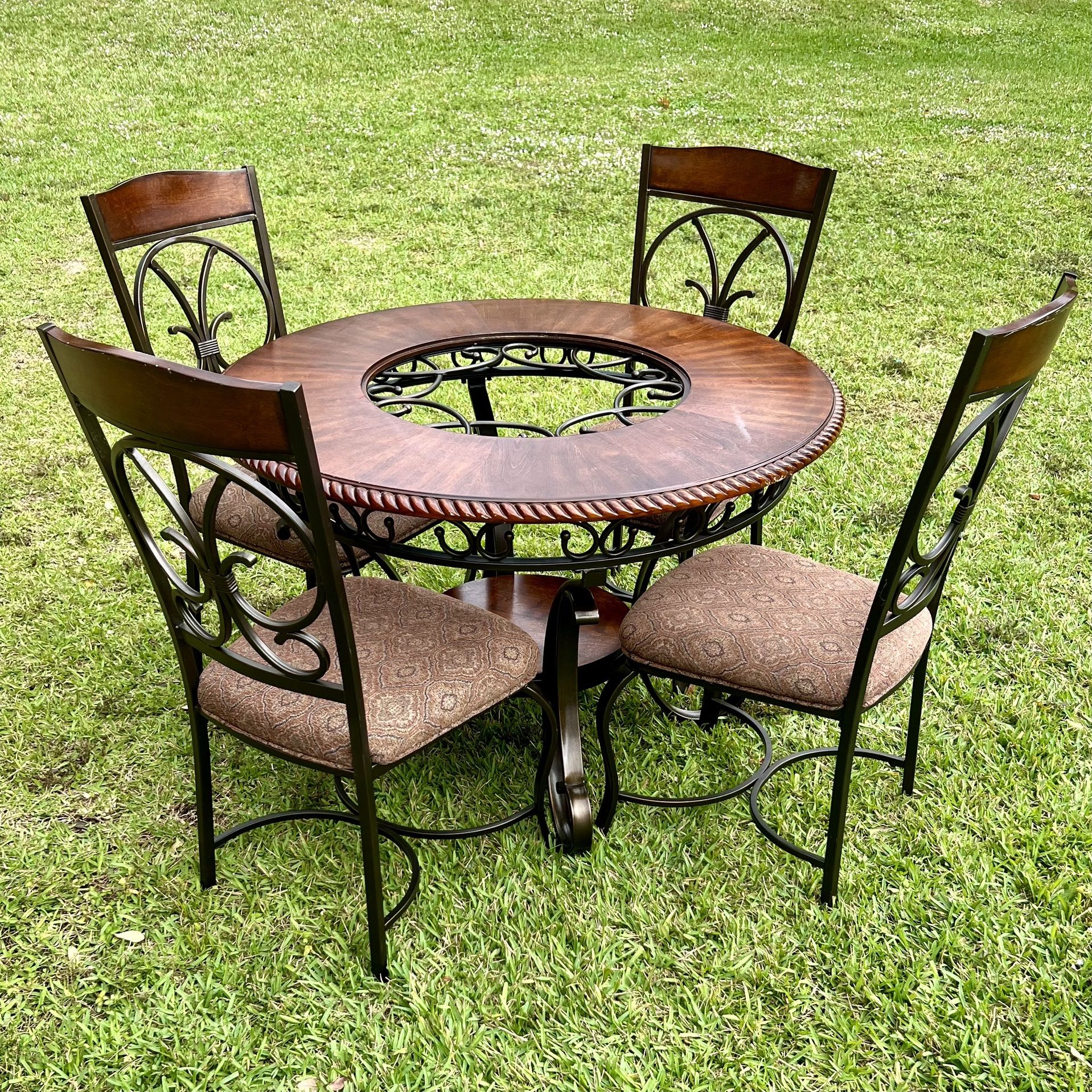 Glambrey Round Dining Table Ashley Canada atelieryuwa.ciao.jp