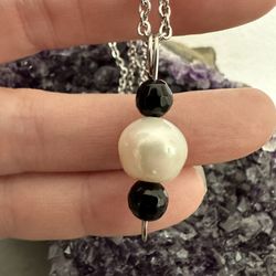 New, Beautiful Real Pearl With Faceted Black Onyx Necklace.