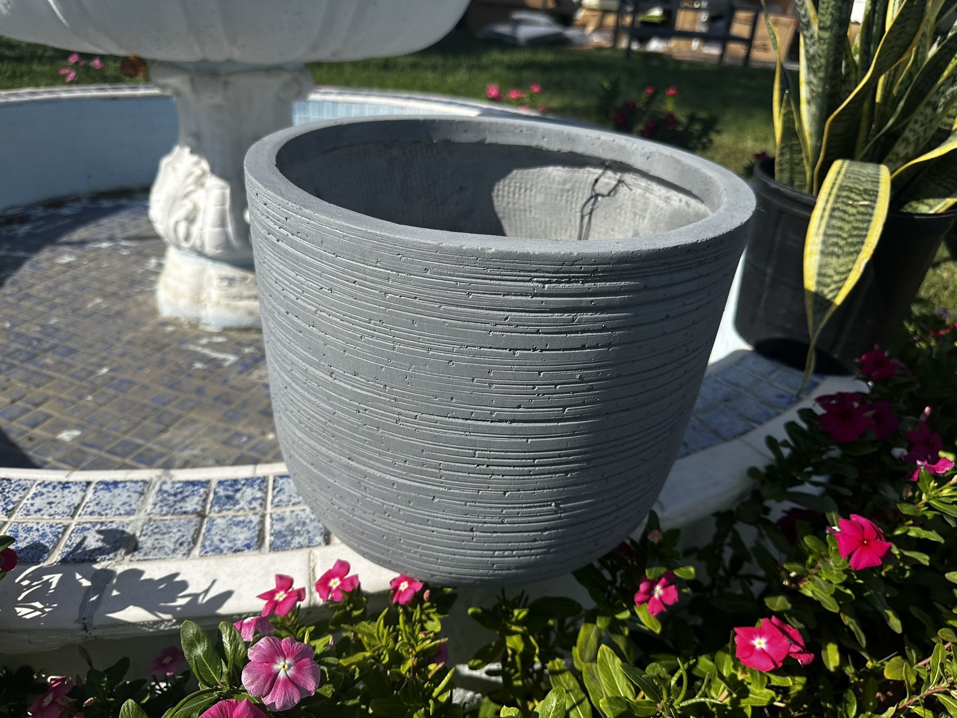 brand new patio ceramic pots in box