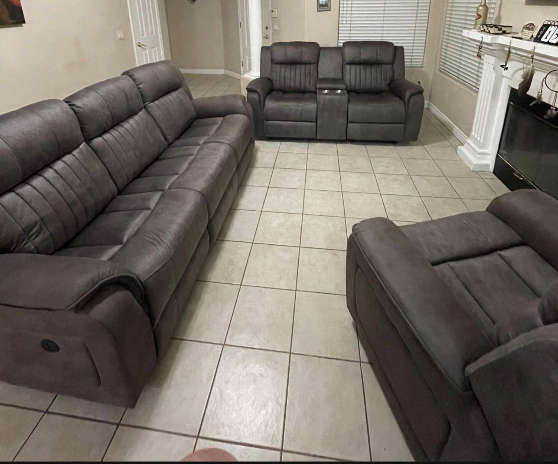 New Power Recliner Couch, Loveseat And Chair! Free Delivery 🚚! Financing Available!