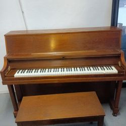 Yamaha Piano 
