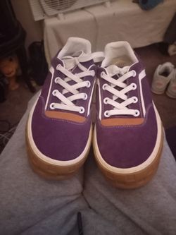 Louis Vuitton titled shoes sz.9