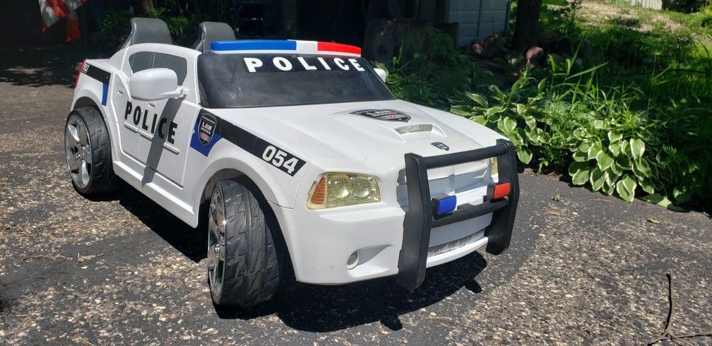 12 Volt Kids WHITE DODGE POLICE CHARGER with Battery And Charger