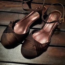 Kids Shoes Size 4 1/2 Kennith Cole Brand Girls Dress Shoe With Small Wedge Heel