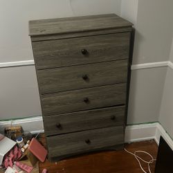 Dresser 