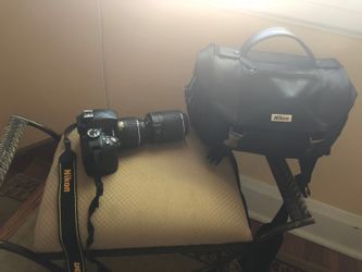 Nikon D3300 Camera DSLR Like New 2 Lenses Bundle with carrying case