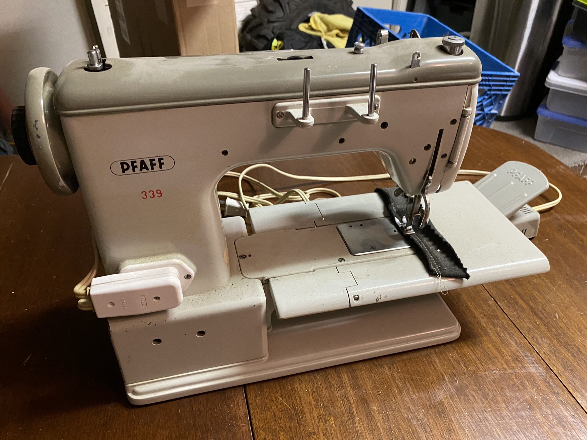 PFAFF Model 339 Sewing Machine