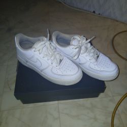 MEN'S WHITE AIR FORCE ONE'S 