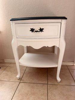 Solid Wood Nighstand 20x15 , 21 inches tall. Must pick up only