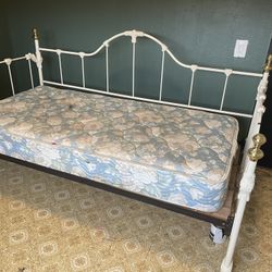 Antique Twin Rod Iron Daybed 