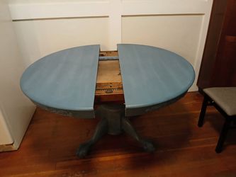 Solid Wood Round Pedestal Dining Table with Leaf Extension