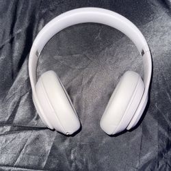 Beats Studio Pro - White