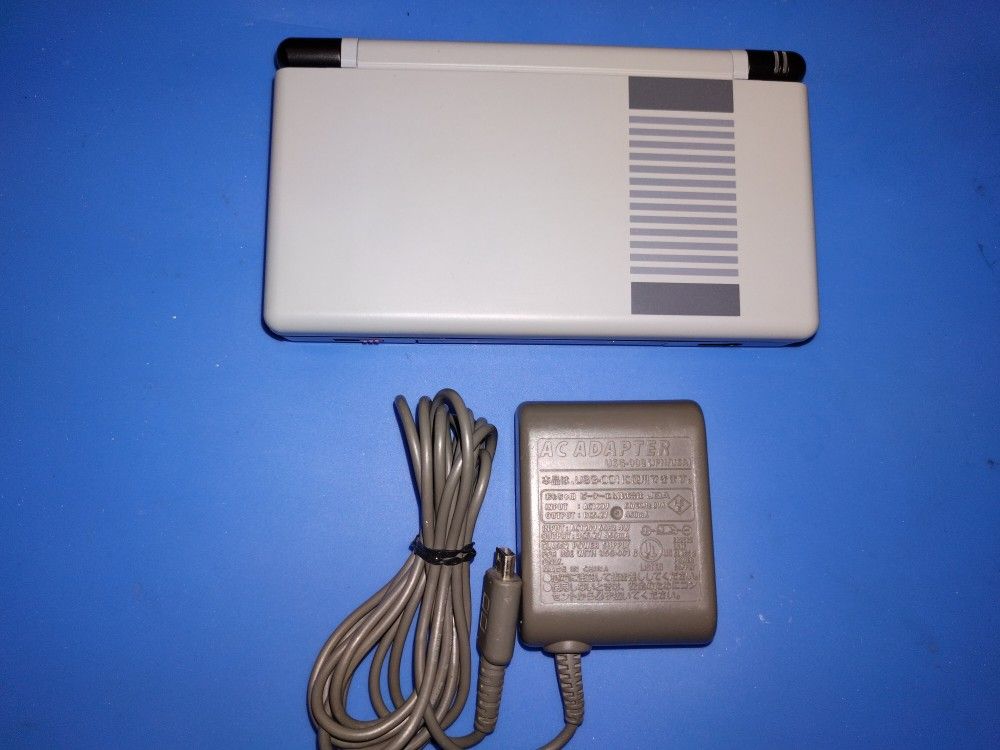 Nintendo DS Lite With New Shell And Charger