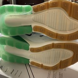 Woman’s Nike Air Max 270