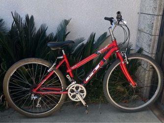 GT Palomar mountain bike rides good, tires aired up. It has a 16 inch frame, 26 inch wheels/tires good for riders approximately 5'0"–5'6".   GT Paloma