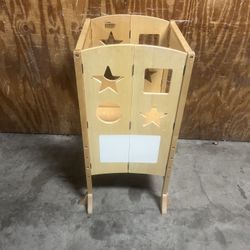Guidecraft Household Helper 1-Step Manufactured Wood Step Stool used in very good condition. Location below 31705 SR-54  Wesley Chapel, FL  33545 stor