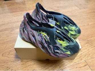 Yeezy Foam Runner MX Carbon