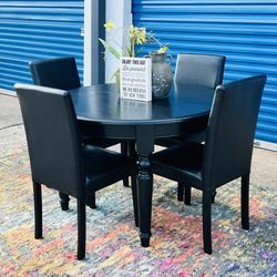 Stunning Farmhouse Dining Table Set 