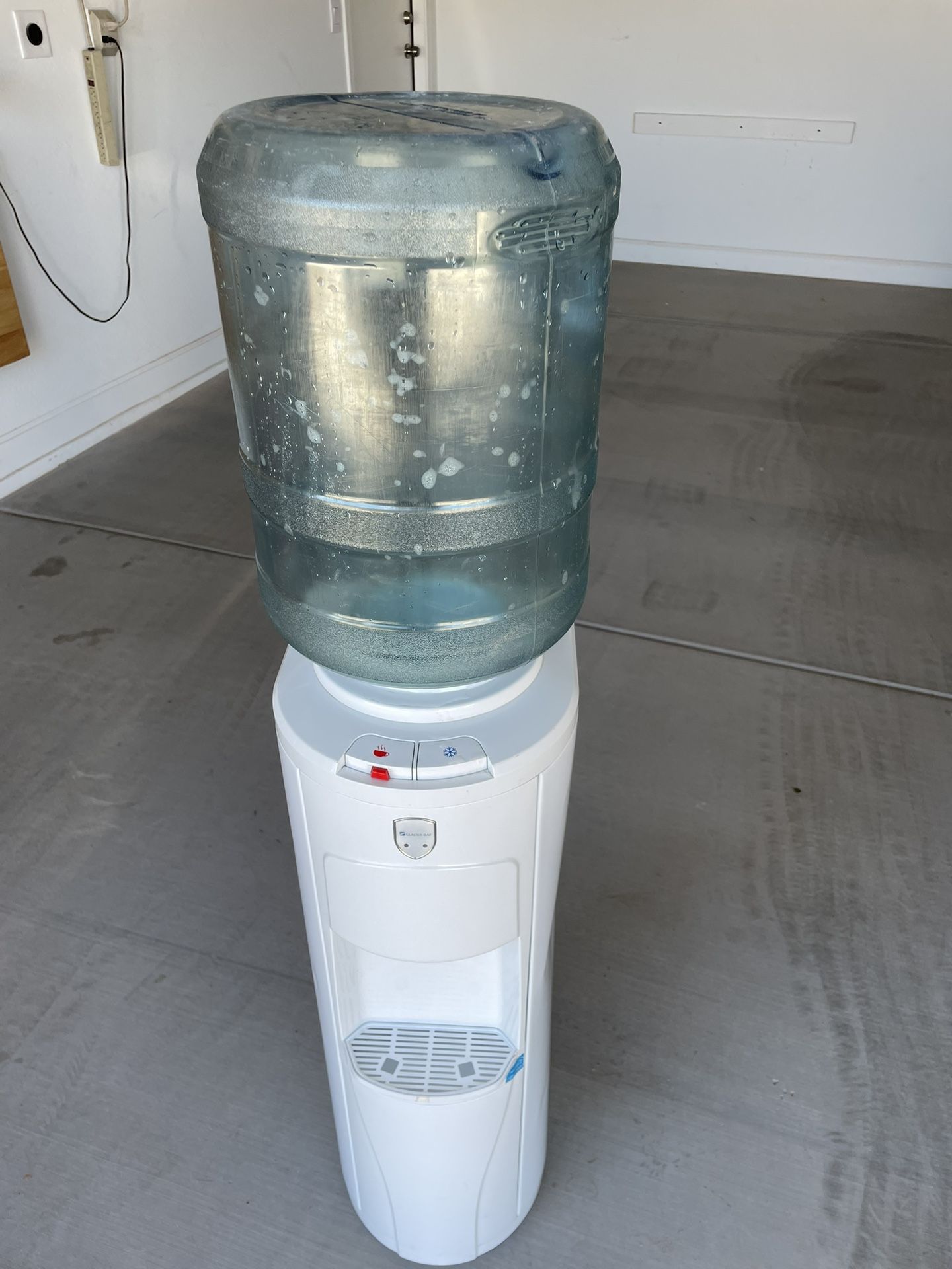 Hot/Cold Water Dispenser