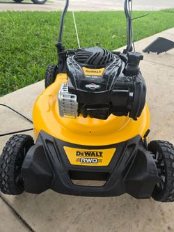 DEWALT
21 in. 150cc Briggs and Stratton 625ex Engine Rear Wheel Drive 2-in-1 Gas Self Propelled Walk