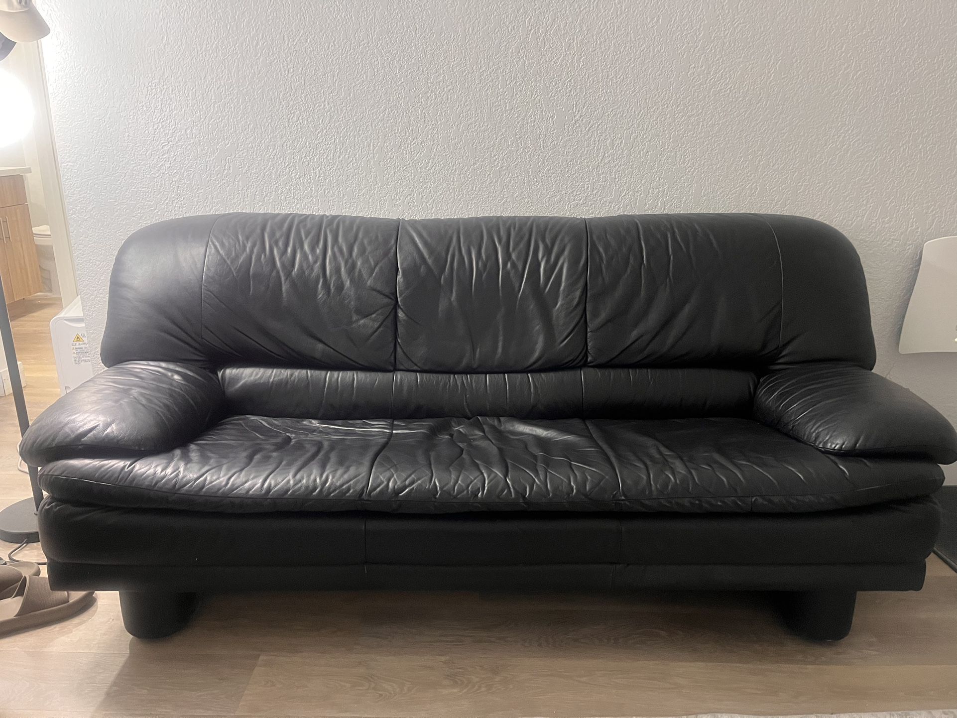 Stylish Black Leather Couch Set – 3-Seater & 2-Seater – Pickup Only