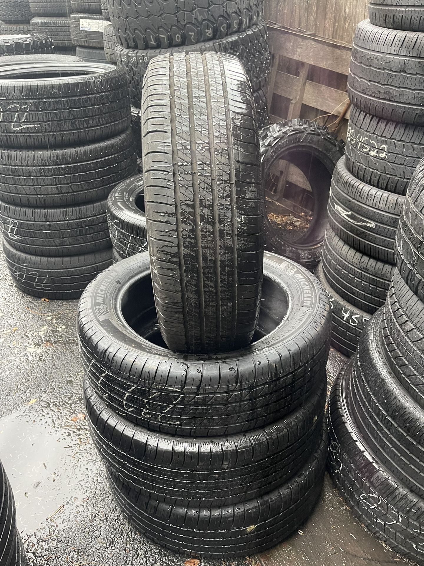 235/55R20 Michelin 235-55-20 set of matching used tires in great condition 400$ for 4 tires plus tax. Mount available but not included Wheel alignme