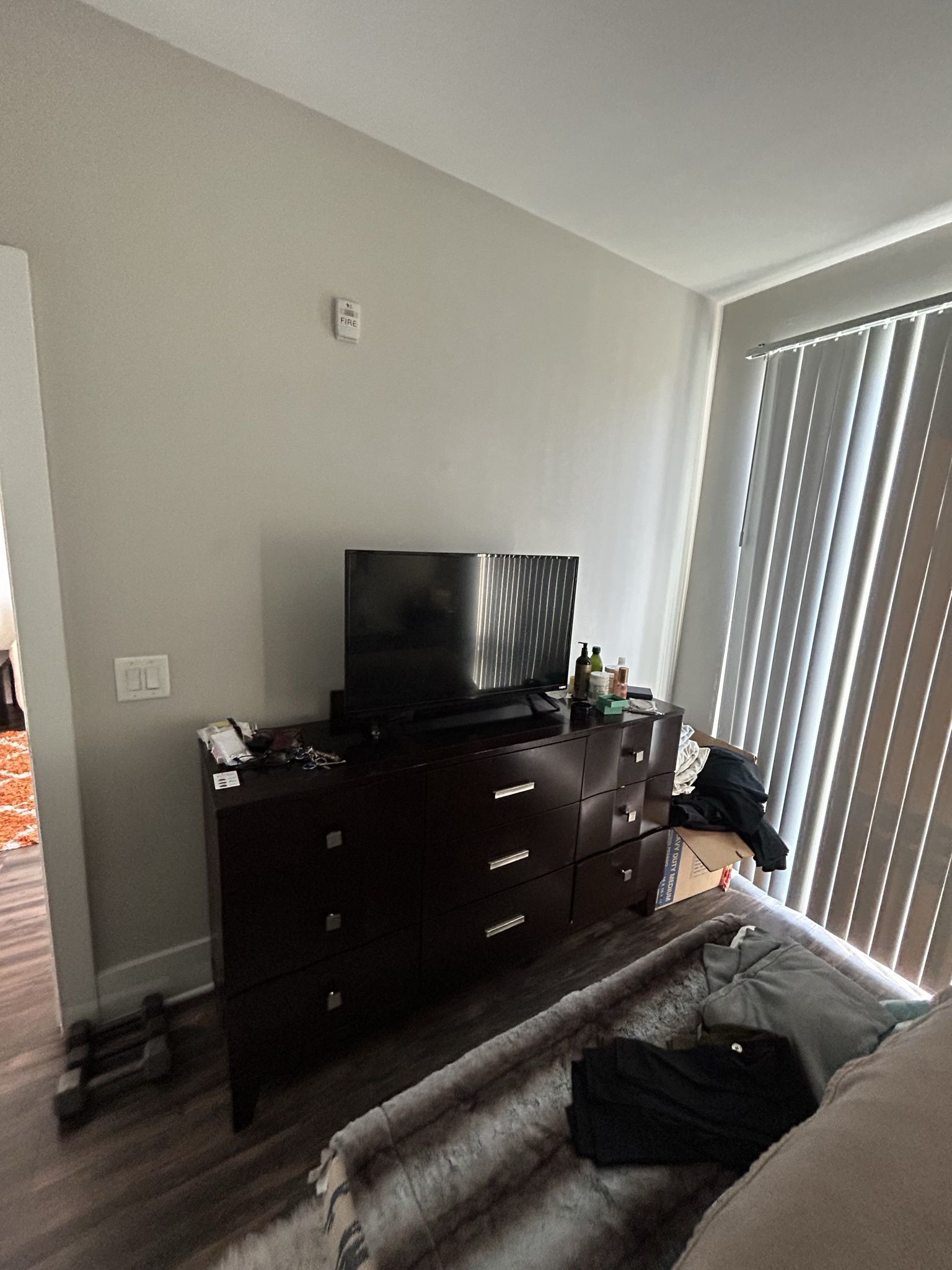 9 Drawer Dresser W/ Mirror