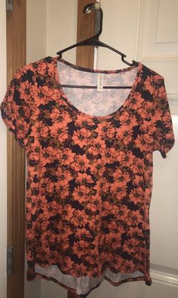 Lularoe classic t shirt size small