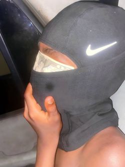 DM IF U SELLING NIKE SKI FOR 25 or under
