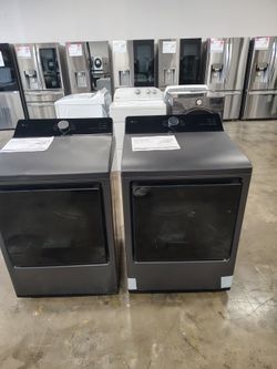 7.3 cu. ft. Vented Smart Gas Dryer in Matte Black with Easy load Door and Sensor Dry Technology