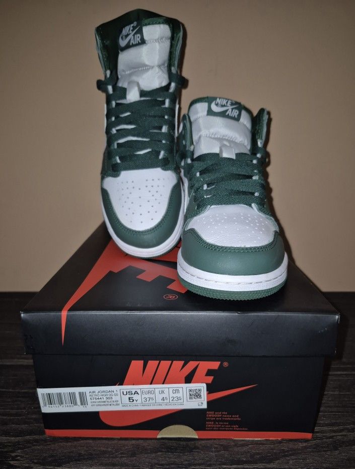 Jordan 1 Retro Og High (Sz 5Y)