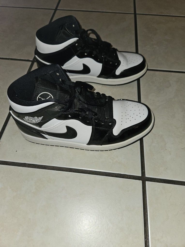 Air Jordan 1 Mid Carbon Fiber