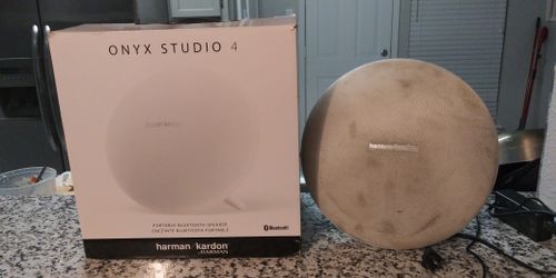 Speaker onyx studio 4