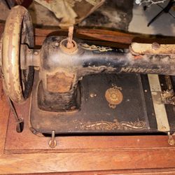 Vintage 1911 Singer sewing machine