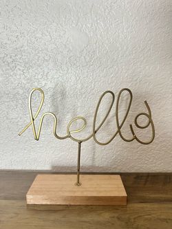 “Hello” Desk Decor