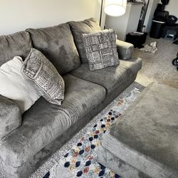 🚨MOVING SALE Sofa 🛋️ and ottoman set + 4 pillows $250