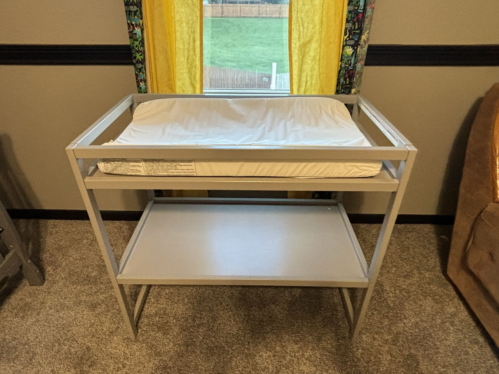 Delta Children’s Harbor Changing Table with Pad and Covers