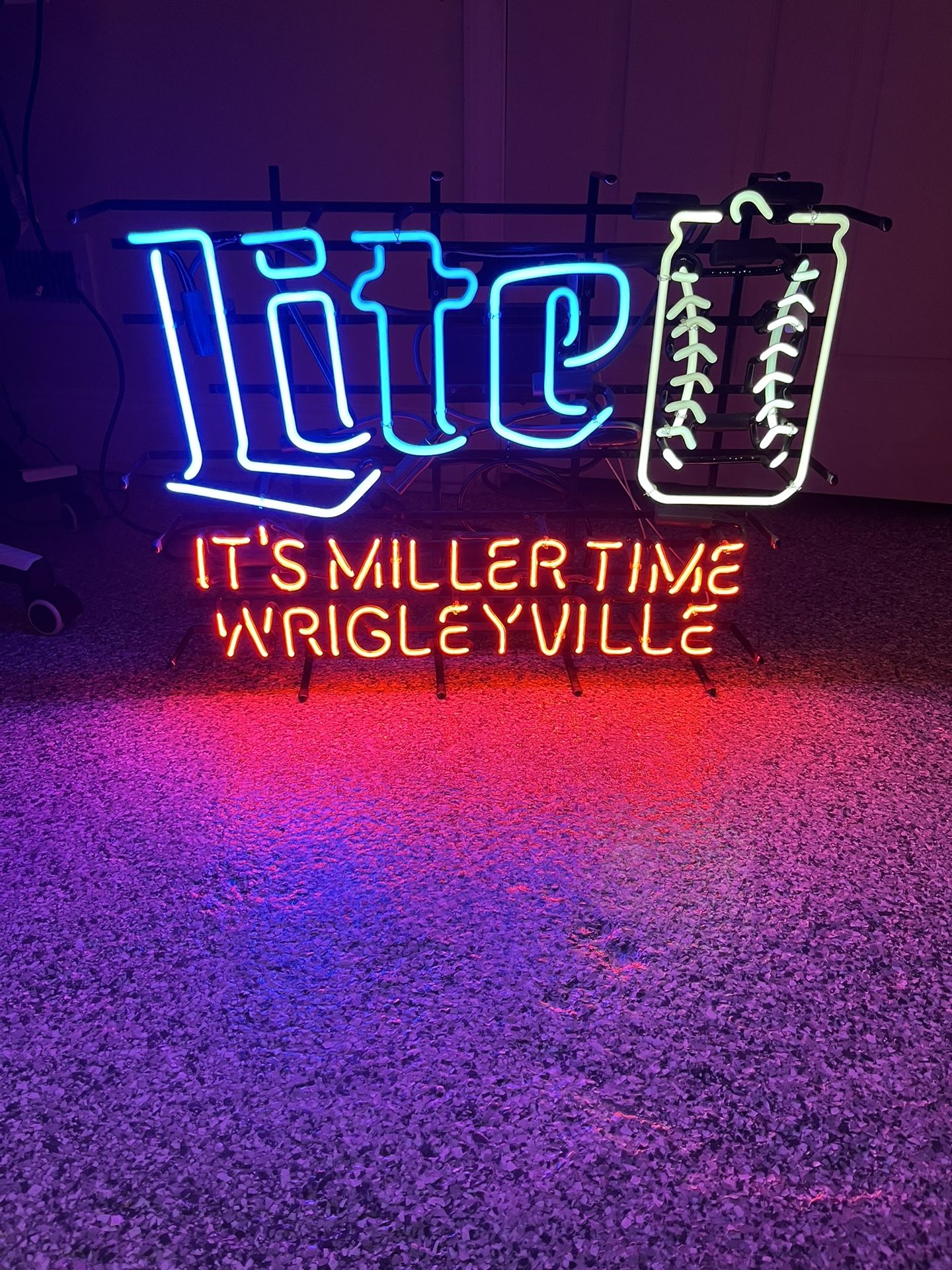 WRIGLEYVILLE CUBS / MILLER LITE(ITS MILLER TIME - VINTAGE GLASS NEON - GREAT CONDITION