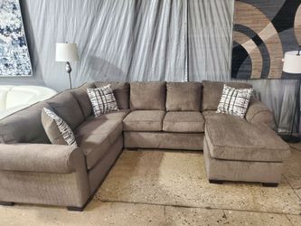 Brown Fabric Sectional with Reversible chaise 3 accent pillows