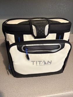 Titan Zipperless Coldlok Cooler