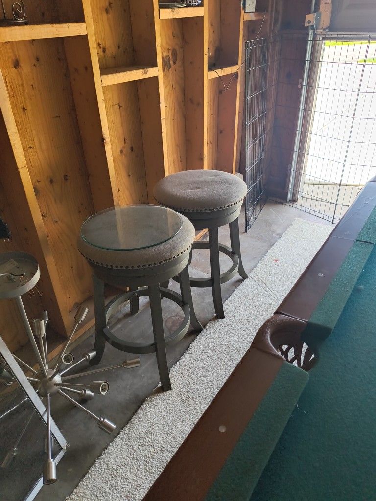 2 Bar Stools