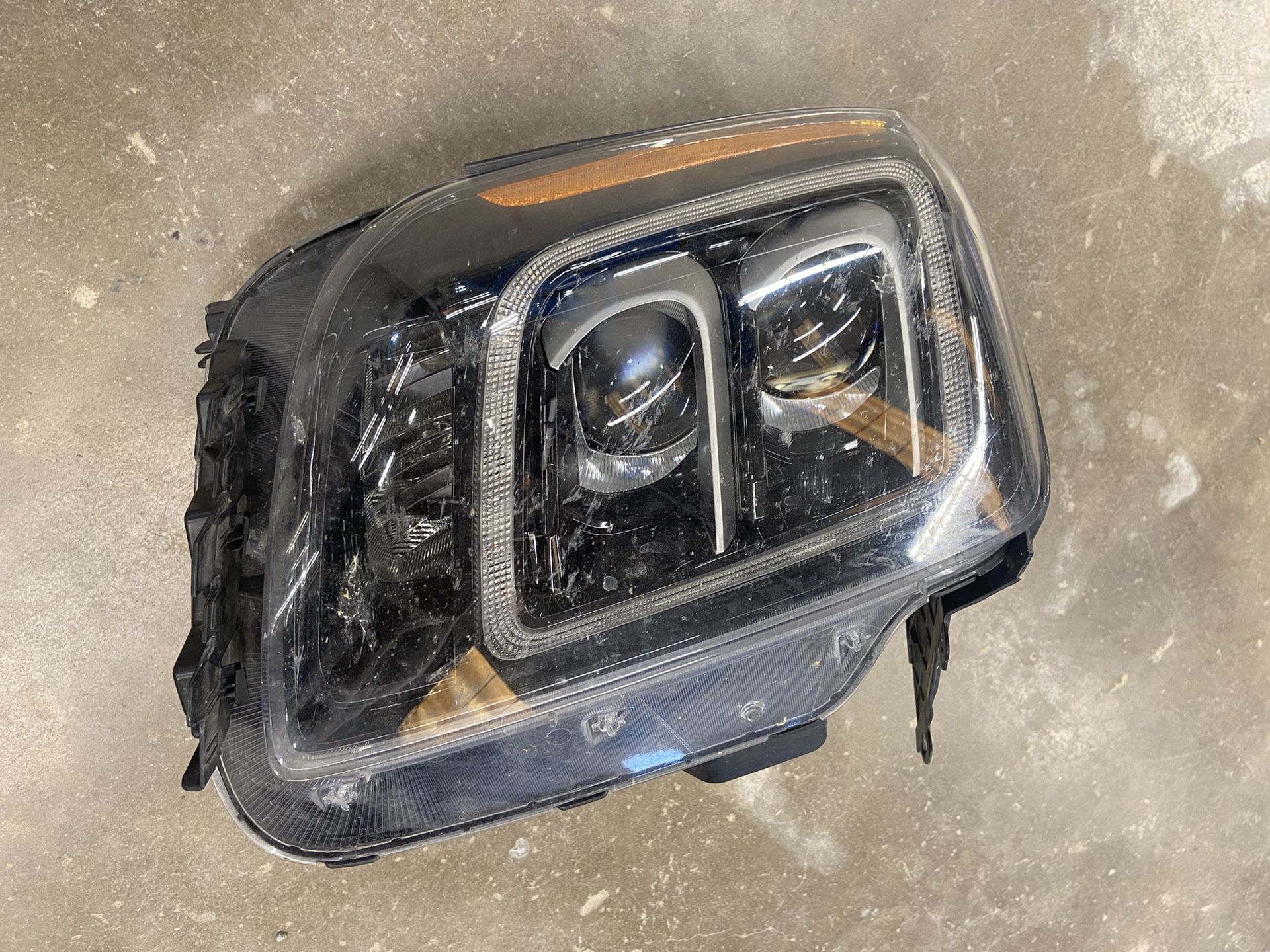 2021-2022 Kia Telluride Right Headlight 