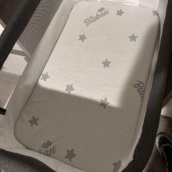 baby bassinet and matress like new 