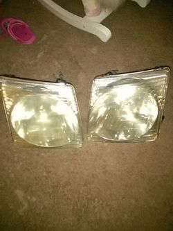 Headlights for 2002 explorer sport trac