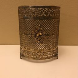 Metal Waste Basket w/plastic insert