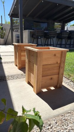 Cedar planter box
